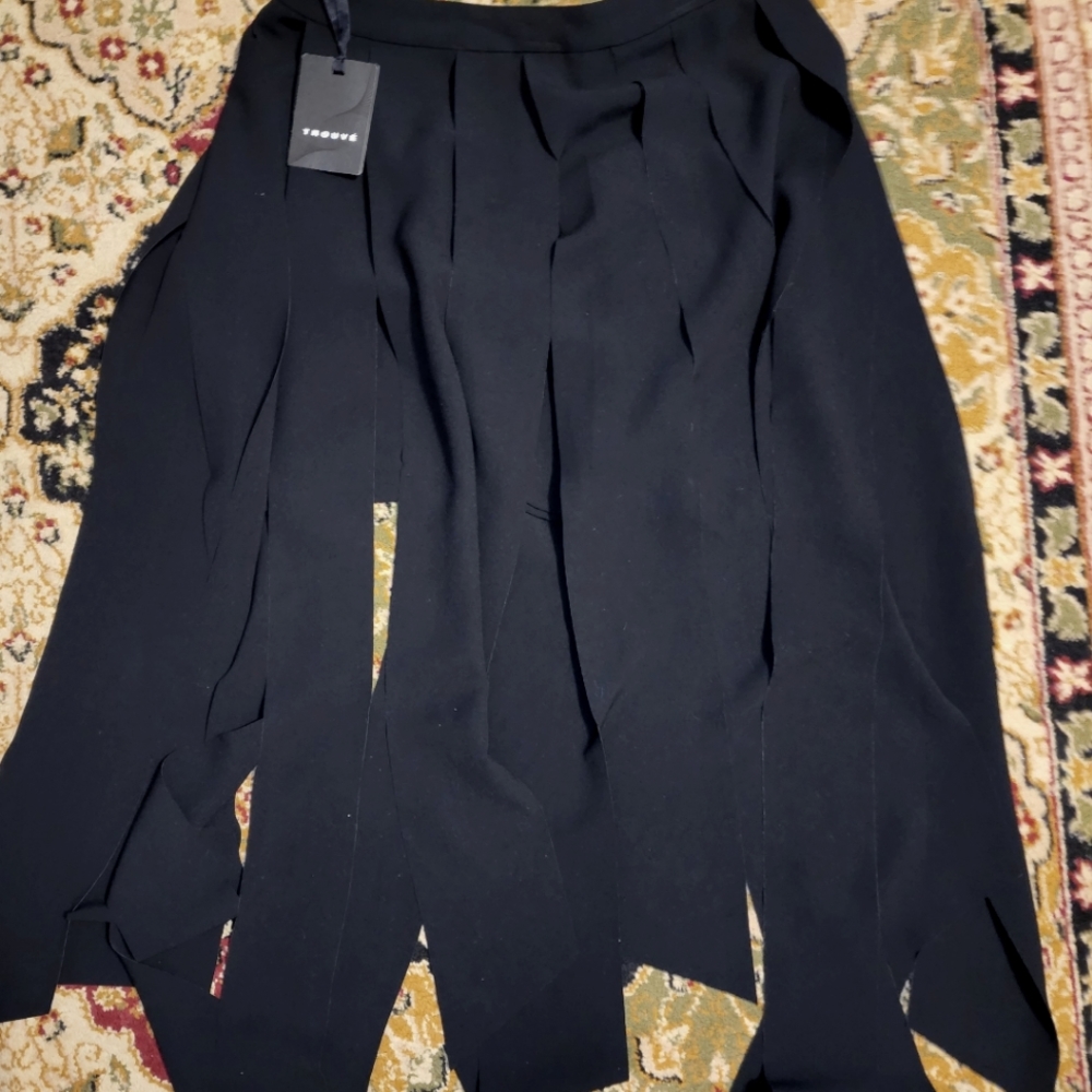 Trouve frilly black skirt